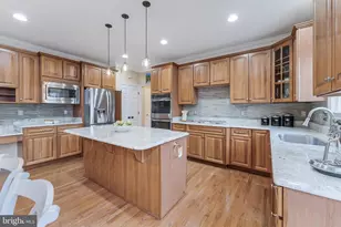 22876 Ashton Woods Dr, Brambleton, VA 20148 - Photo 14