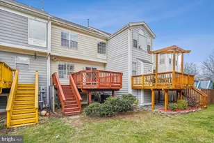 25404 Upper Clubhouse Dr, Chantilly, VA 20152 - Photo 2