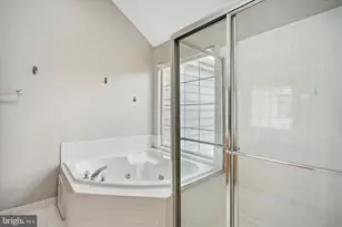 25404 Upper Clubhouse Dr, Chantilly, VA 20152 - Photo 20