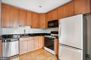 25404 Upper Clubhouse Dr, Chantilly, VA 20152 - Photo 4