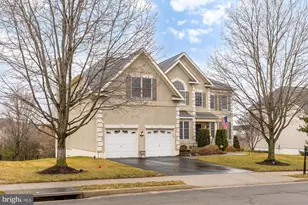 43592 Lucketts Bridge Cir, Ashburn, VA 20148 - Photo 2