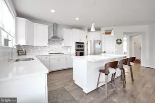 17904 Ridgewood Pl, Round Hill, VA 20141 - Photo 12