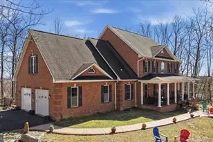 520 Clagett St SW, Leesburg, VA 20175 - Photo 2