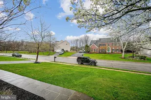22527 Forest Run Dr, Ashburn, VA 20148 - Photo 18