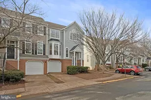 20572 Willoughby Square, Sterling, VA 20165 - Photo 2