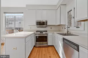 20572 Willoughby Square, Sterling, VA 20165 - Photo 10