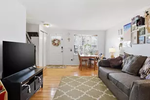 14 Marian Ct, Sterling, VA 20165 - Photo 6