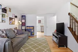 14 Marian Ct, Sterling, VA 20165 - Photo 4