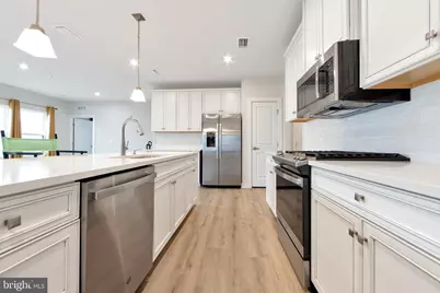 46320 Mount Milstead Terrace #305, Sterling, VA 20164 - Photo 2