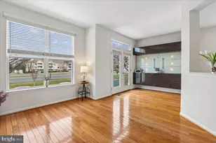 25324 Ashbury Dr, Chantilly, VA 20152 - Photo 2