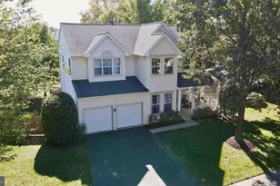 17232 Pickwick Dr, Purcellville, VA 20132 - Photo 2