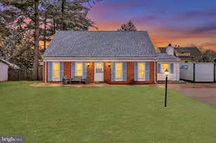 112 N Kennedy Rd, Sterling, VA 20164 - Photo 2