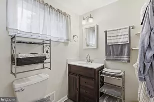 112 N Kennedy Rd, Sterling, VA 20164 - Photo 24