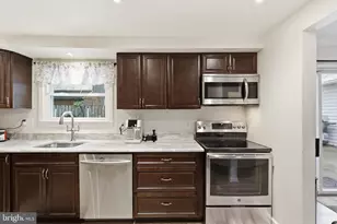 112 N Kennedy Rd, Sterling, VA 20164 - Photo 8