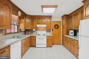 1398 S King St, Leesburg, VA 20175 - Photo 8