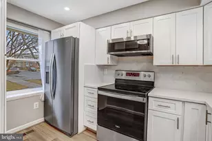 106 Charing Ct, Sterling, VA 20164 - Photo 4