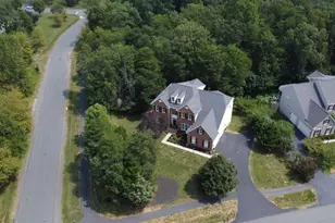 42346 Ponderosa Dr, Chantilly, VA 20152 - Photo 2