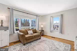 341 E G St, Purcellville, VA 20132 - Photo 2