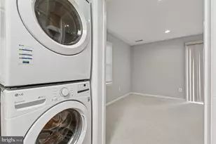 1049 Margate Ct, Sterling, VA 20164 - Photo 14