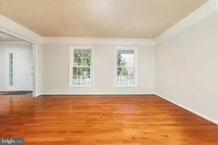 204 Pin Oak Ct, Sterling, VA 20164 - Photo 8