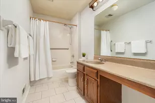 204 Pin Oak Ct, Sterling, VA 20164 - Photo 32