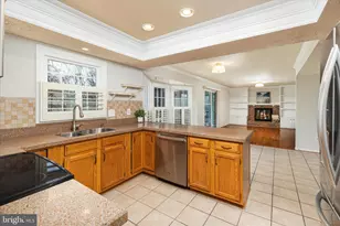 204 Pin Oak Ct, Sterling, VA 20164 - Photo 14