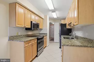 19385 Cypress Ridge Terrace, Leesburg, VA 20176 - Photo 10