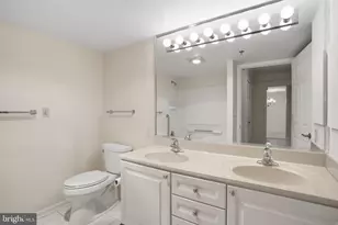 19385 Cypress Ridge Terrace, Leesburg, VA 20176 - Photo 30