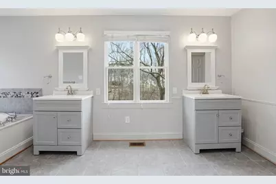 10172 Yorktown Way, Great Falls, VA 22066 - Photo 20