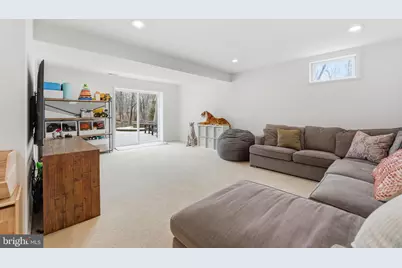 10172 Yorktown Way, Great Falls, VA 22066 - Photo 32