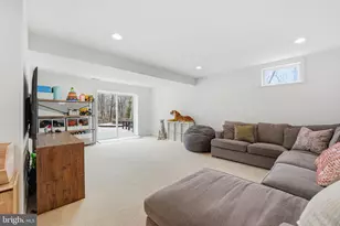 10172 Yorktown Way, Great Falls, VA 22066 - Photo 32