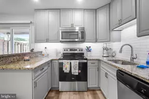 133 N Baylor Dr, Sterling, VA 20164 - Photo 10