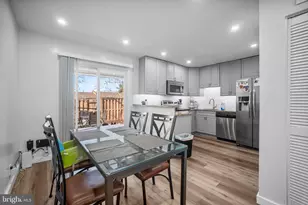 133 N Baylor Dr, Sterling, VA 20164 - Photo 12