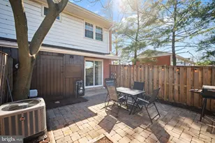 133 N Baylor Dr, Sterling, VA 20164 - Photo 32