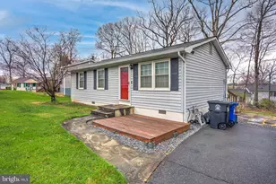 614 York Ln SE, Leesburg, VA 20175 - Photo 2