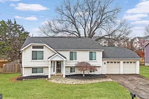 22216 Stablehouse Dr, Sterling, VA 20164 - Photo 4