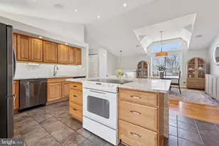 22216 Stablehouse Dr, Sterling, VA 20164 - Photo 12