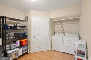 25213 Dunvegan Square, Chantilly, VA 20152 - Photo 32