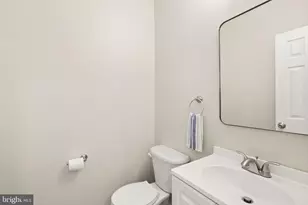 25213 Dunvegan Square, Chantilly, VA 20152 - Photo 16