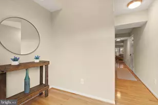 25213 Dunvegan Square, Chantilly, VA 20152 - Photo 2