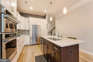 19006 Coral Reef Sq, Leesburg, VA 20176 - Photo 8