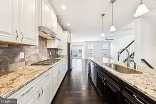 22613 Naugatuck Square, Ashburn, VA 20148 - Photo 2