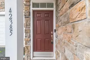 42385 Trellis Square, Brambleton, VA 20148 - Photo 2