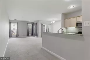 25300 Lake Mist Square, Chantilly, VA 20152 - Photo 4