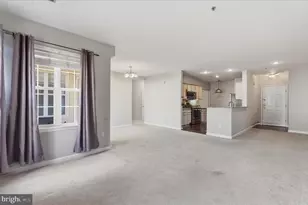 25300 Lake Mist Square, Chantilly, VA 20152 - Photo 6