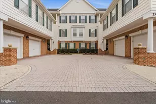 25300 Lake Mist Square, Chantilly, VA 20152 - Photo 2