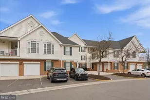 25300 Lake Mist Square, Chantilly, VA 20152 - Photo 1