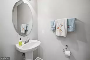 19416 Coppermine Sq, Leesburg, VA 20176 - Photo 10