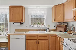 206 Cardinal Glen Cir, Sterling, VA 20164 - Photo 8