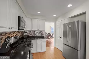 102 Evergreen St, Sterling, VA 20164 - Photo 18